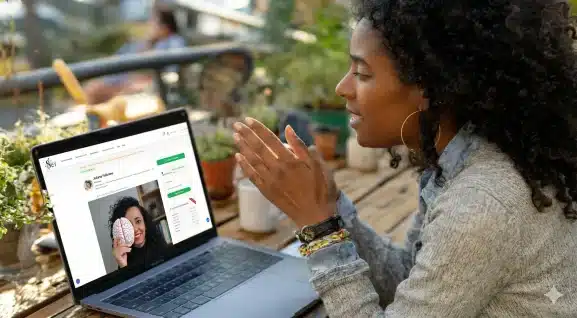 Psicóloga realizando atendimento online por meio do Plano Lumen da Central do Ser, ilustrando como profissionais de saúde mental podem construir presença digital e serem encontrados por pacientes.
