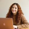Rebeca Moreira, Psicóloga CRP 05/84038, atende Acompanhamento Terapêutico e Avaliação Neuropsicológica para Adolescentes, Jovens, Adultos — Online e Presencial · Português, Inglês